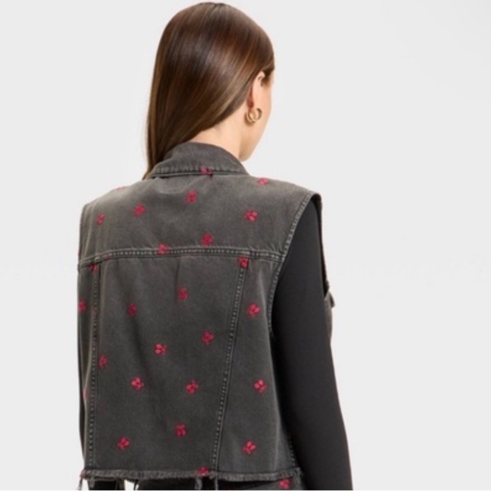 NWT Size Large Wild Fable Denim Oversized Vest Black Wash Cherry Embroidered - Picture 2 of 5
